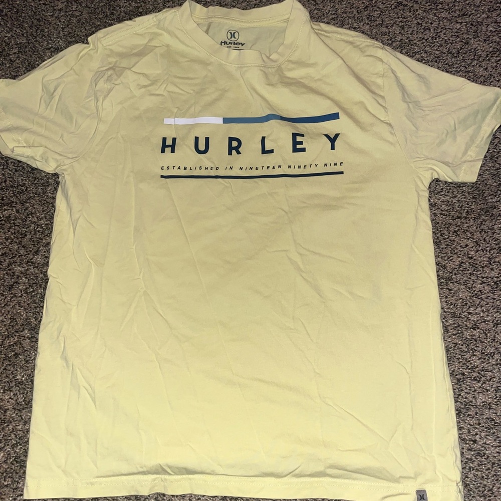 Hurley Men's Light Yellow Tee with Blue Accents